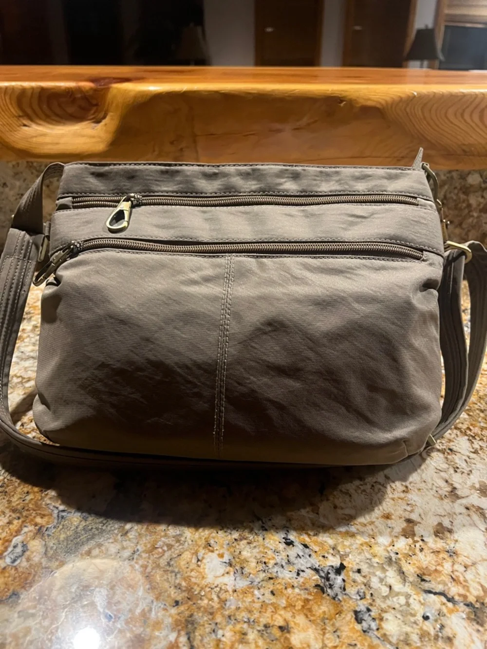 Travelon Men's Black and Silver Zipper Pull Crossbody Bag